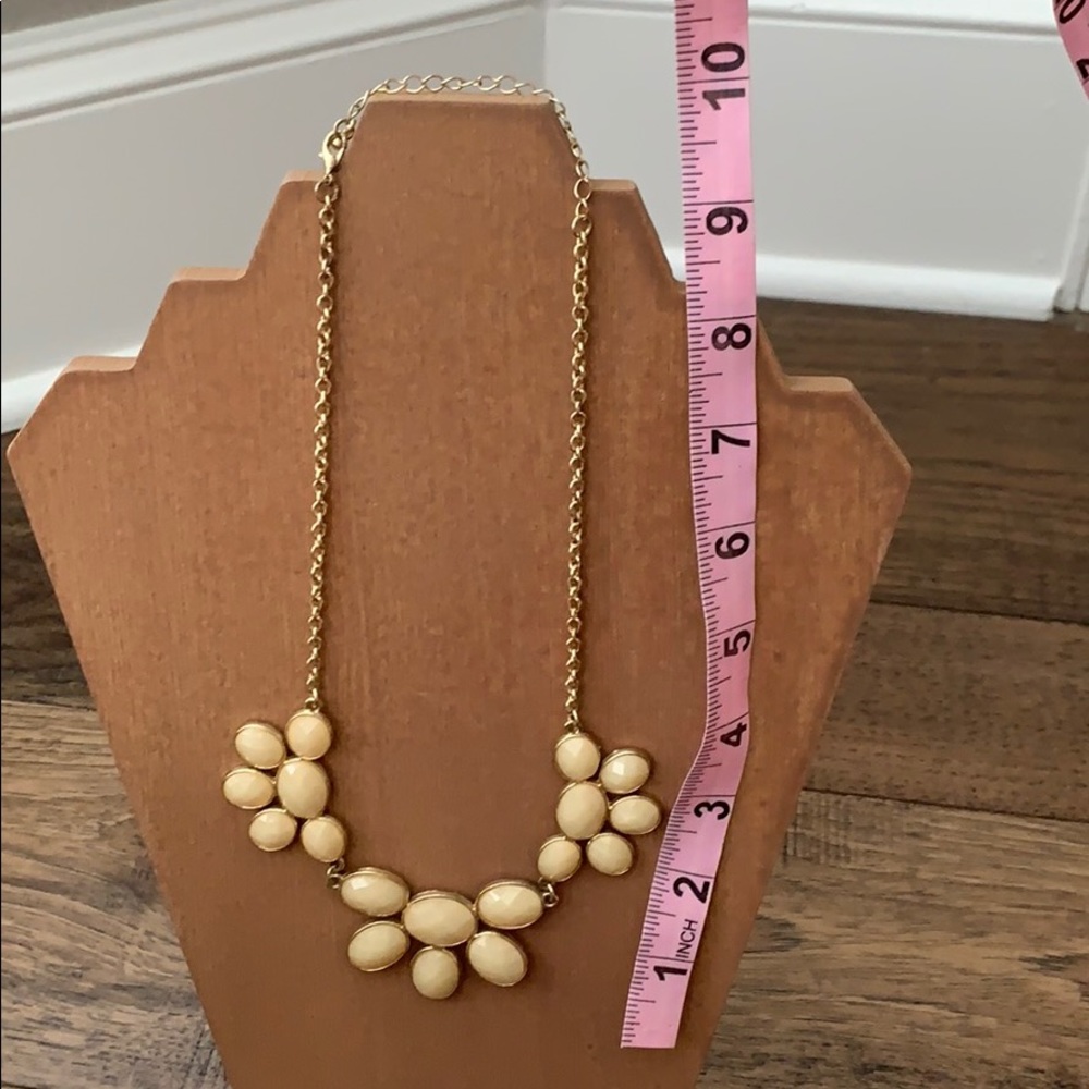 Ivory colored stone gold tone necklace - Picture 6 of 6